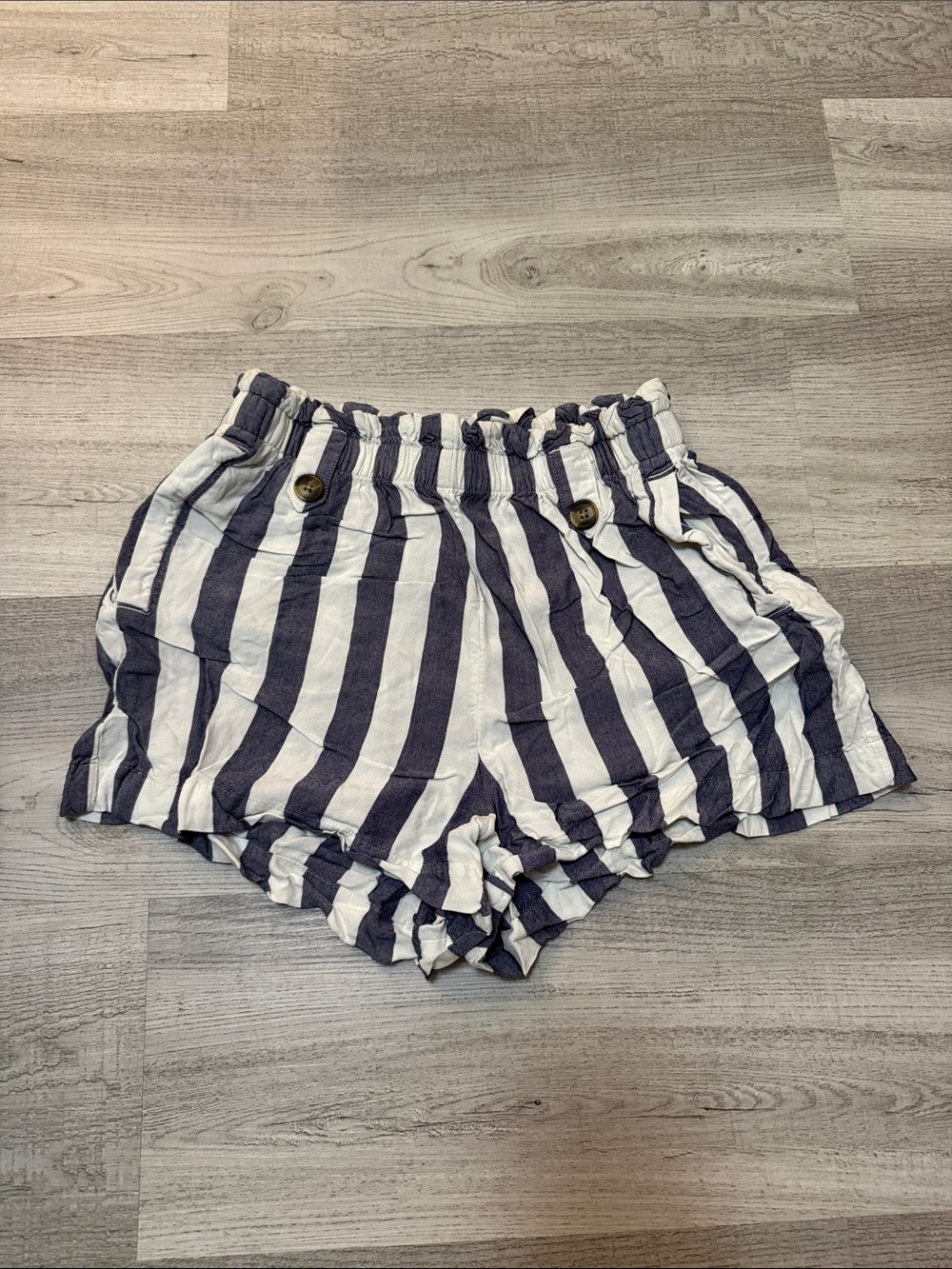American Eagle Striped Navy and White Shorts Size Medium
